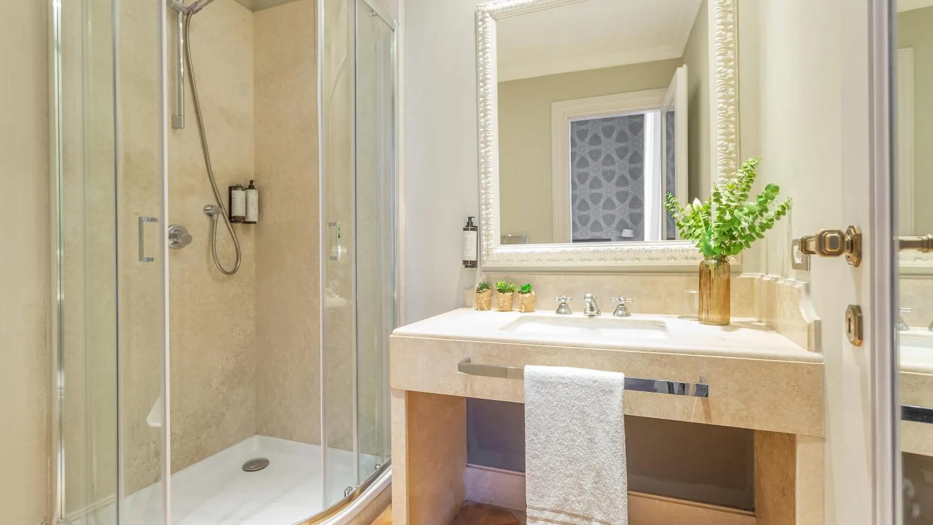 ***  Hotel Parrasio Rome Italie